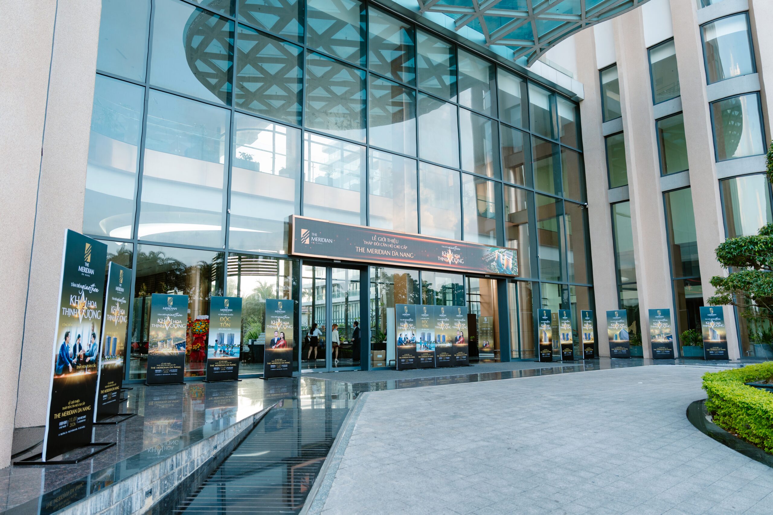 The Meridian ra mắt tại Đà Nẵng: “Siêu du thuyền” kiến trúc kiêu hãnh vươn mình bên sông Hàn 11 VAN03684 scaled