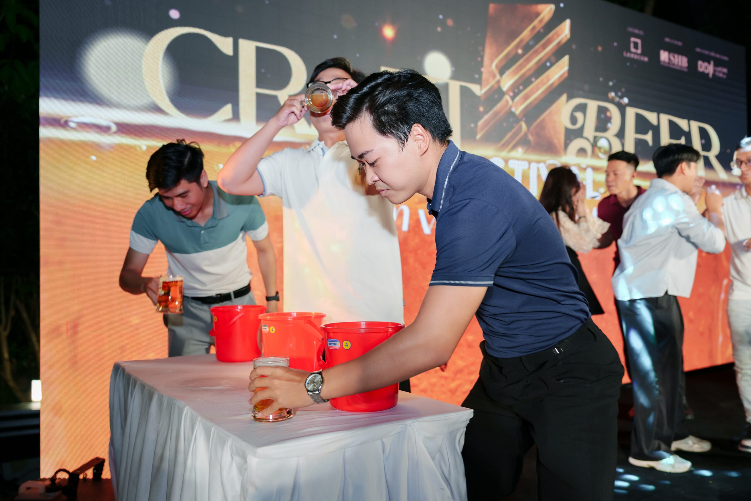 Minigame khuấy động – càng chơi càng “say”